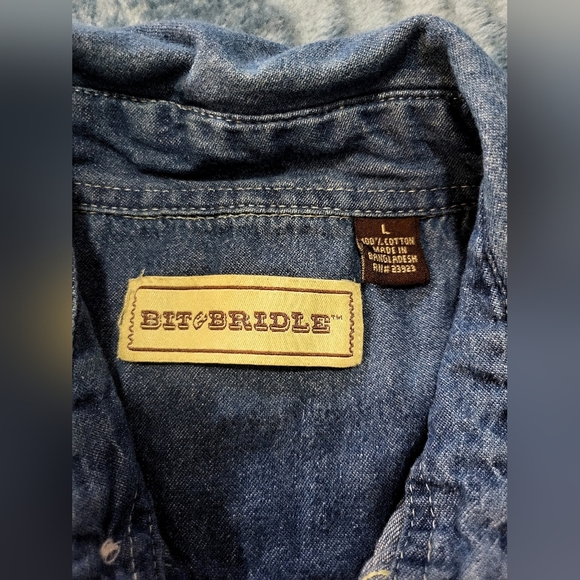 Brit & Bridle  - Mens  Blue Denim Sleeveless Shirt - Size L- EUC - Picture 3 of 5